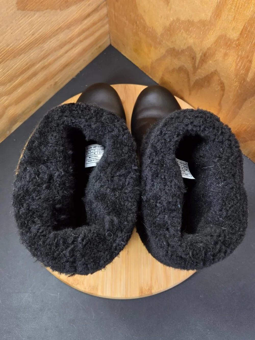 UGG preowned signs
